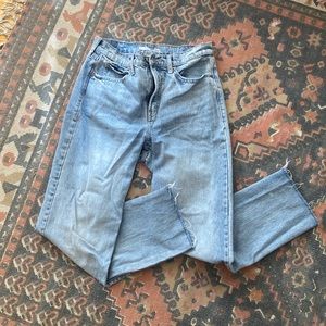 Old Navy Extra High Rise The Sky-Hi Straight Jean